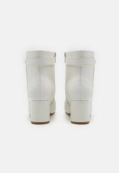 Wide Fit - Korte Laarzen - White -Mode Dameskleding Winkel 17c7d916626b42ea97932eec2f5dc501