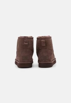 Ugg Classic Mini - Korte Laarzen - Burnt Cedar 9 Ugg Classic Mini - Korte Laarzen - Burnt Cedar -Mode Dameskleding Winkel 4565b1d41d8540be8b4ba9c495309c96