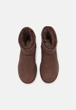 Ugg Classic Mini - Korte Laarzen - Burnt Cedar 11 Ugg Classic Mini - Korte Laarzen - Burnt Cedar -Mode Dameskleding Winkel 46cae7722d4a42619ab234f047d8015e