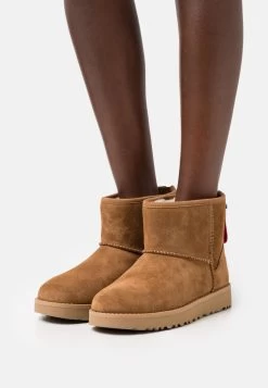 Ugg Classic Mini Logo Zip - Korte Laarzen - Chestnut
