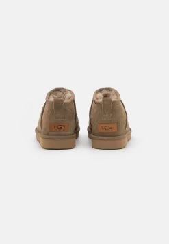 Ugg Korte Laarzen - Marrone -Mode Dameskleding Winkel 55d033a2145a4c5d840dfd15f0ca981f