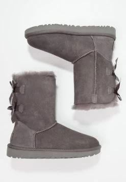 Ugg Bailey Bow - Korte Laarzen - Grey 9 Ugg Bailey Bow - Korte Laarzen - Grey -Mode Dameskleding Winkel 683e56e11a764f699e03030e0235c039