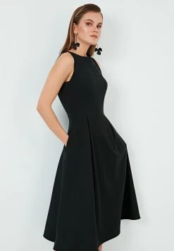 LELA Crew Neck Pleated Midi - Cocktailjurk - Black -Mode Dameskleding Winkel 6e9ae0d79729410a8c52ceeb2264a85a