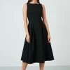 LELA Crew Neck Pleated Midi - Cocktailjurk - Black