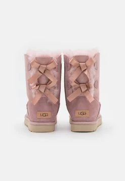Ugg Bailey Bow - Korte Laarzen - Rose Grey -Mode Dameskleding Winkel 9c242b3c6b994e2da84b5c62e188470b
