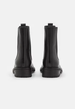 Clarks Tilham Chelsea - Korte Laarzen - Black -Mode Dameskleding Winkel 9da2bef0b57c4b82873c70bc0977f37d