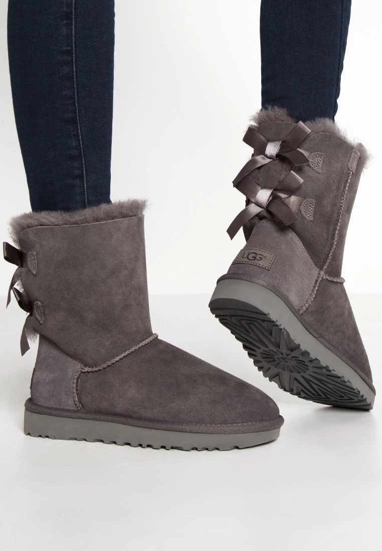 Ugg Bailey Bow - Korte Laarzen - Grey 1 Ugg Bailey Bow - Korte Laarzen - Grey