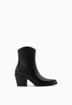 BERSHKA Heeled With Metallic Toe - Cowboy-/Bikerlaarsjes - Black -Mode Dameskleding Winkel aa55e44a5fcc4e98b9cc58b850cd757b