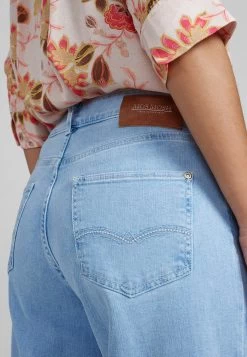 Mos Mosh Hailee Boyd - Bootcut Jeans - Light Blue 9 Mos Mosh Hailee Boyd - Bootcut Jeans - Light Blue -Mode Dameskleding Winkel e6ce3dc69f9e47569e608fe7648d703d