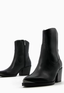 BERSHKA Heeled With Metallic Toe - Cowboy-/Bikerlaarsjes - Black -Mode Dameskleding Winkel e7f66c8e19b24156ab500769fcf9a621